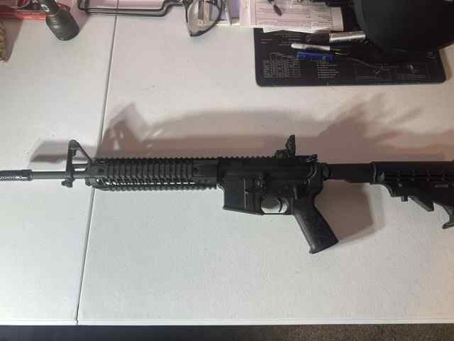 Spikes Tactical ST-15 Rifle / Quad Rail Like New