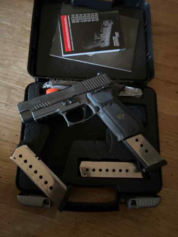 SIG p220 45ACP Legion- 3 mags - box/papers