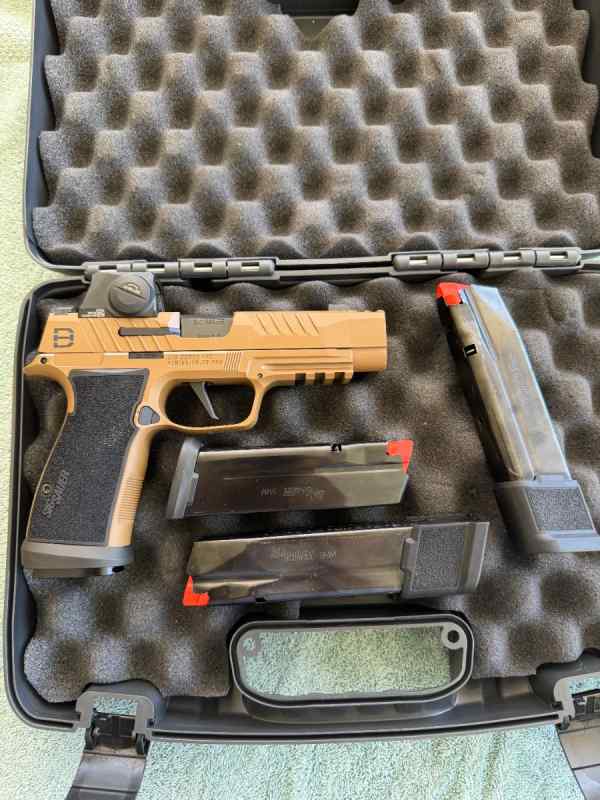 Sig P365 AXGF, 9mm. Daniel Horner, Romeo