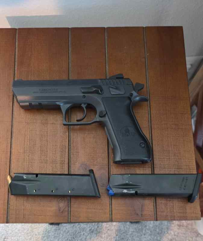 Jericho 941 F9 - Metal Railed Variant w/ 5 Mags
